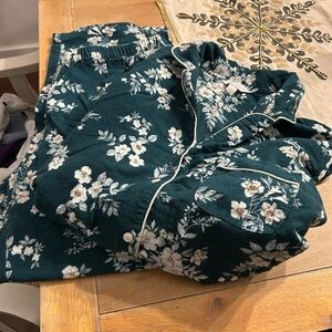 Floral Pajama Set. Size l